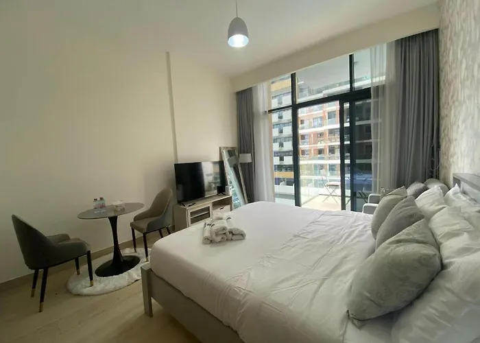 Studio Apartment With Pool And Gym Access