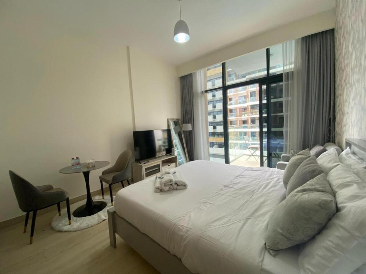 Apartment With Pool And Gym Access *