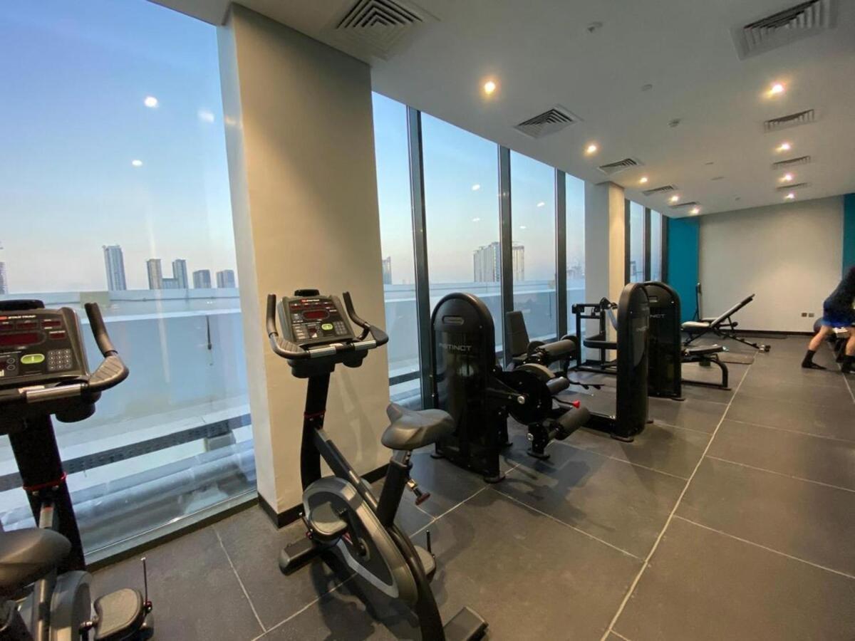 With Pool And Gym Access Apartment Dubai